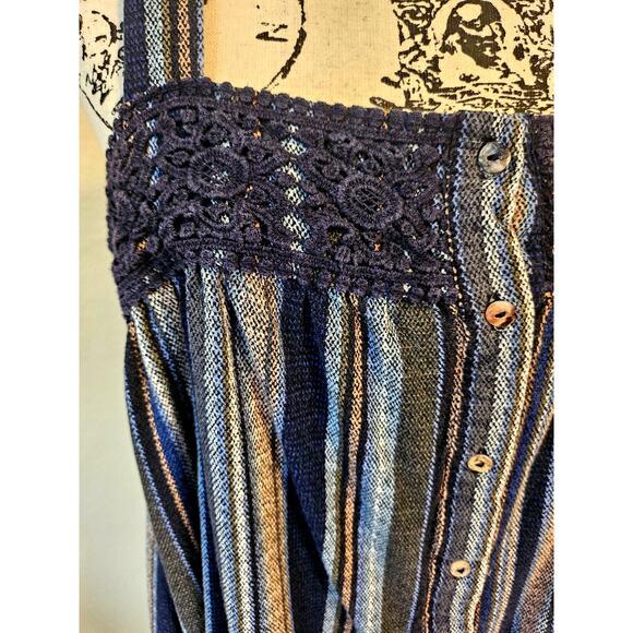 Eyeshadow women's shirred, lace detail, button down top, Large - Picture 5 of 7